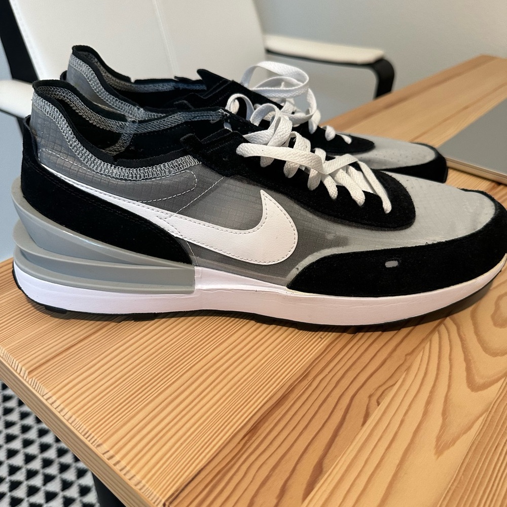 Nike Waffle One SE Men's Black and Gray Sneakers